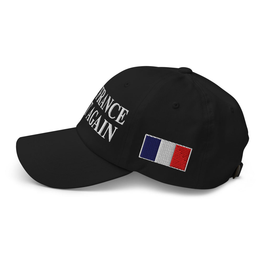 Casquette noire, côté gauche