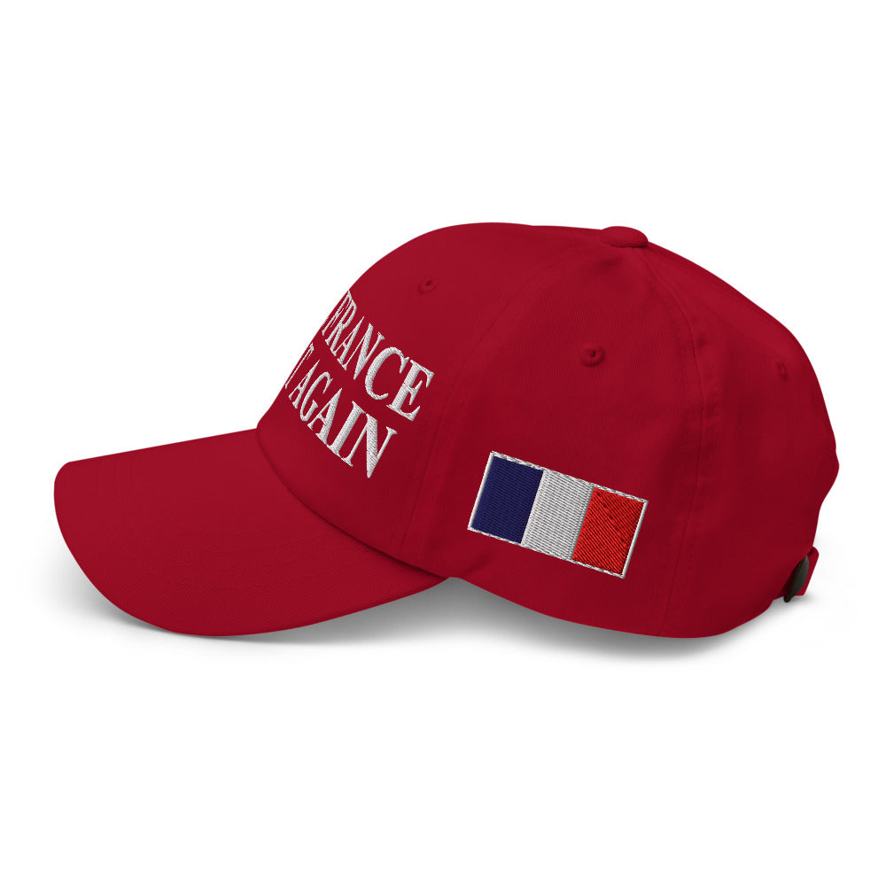 Casquette rouge, côté gauche