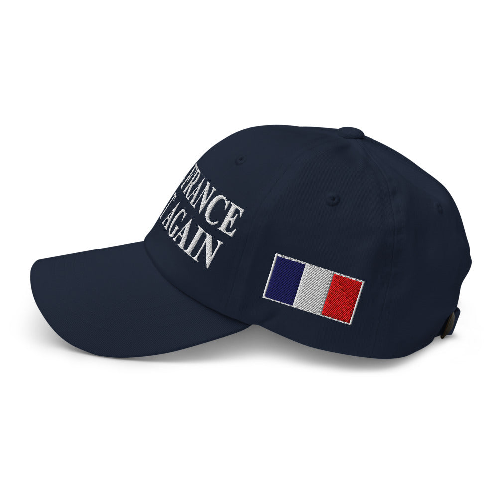 Casquette bleu marine, côté gauche
