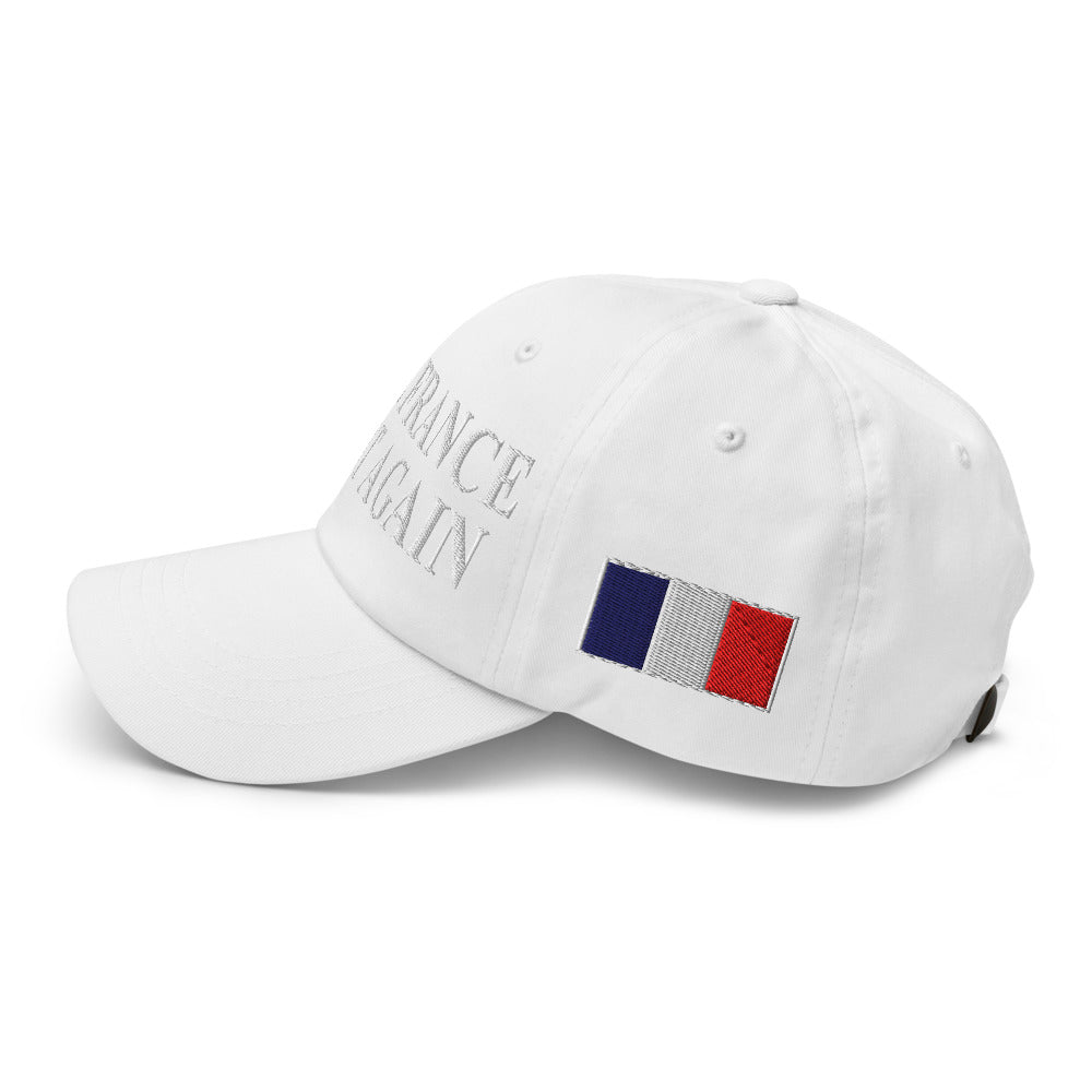 Casquette blanche, côté gauche